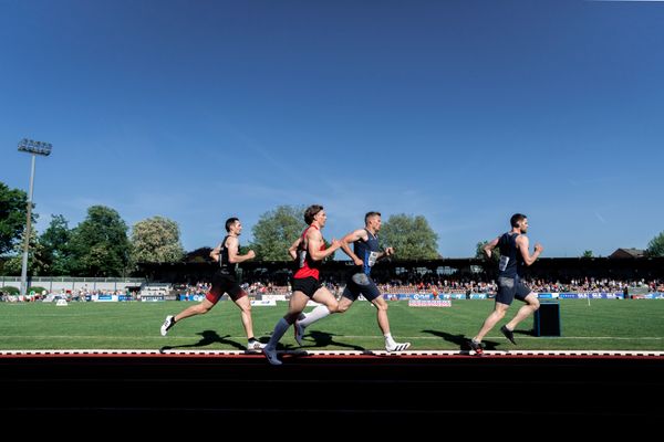 Jan Ruhrmann (LAV Bayer Uerdingen/Dormagen), Nico Beckers (LAV Bayer Uerdingen/Dormagen), Nils Laserich (TSV Bayer 04 Leverkusen) und Luca Dieckmann (SSV Ulm 1846) ueber 1500m am 08.05.2022 beim Stadtwerke Ratingen Mehrkampf-Meeting 2022 in Ratingen